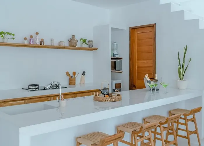 Casa de Férias Villa Larri - Modern 3Br - Canggu Beach *